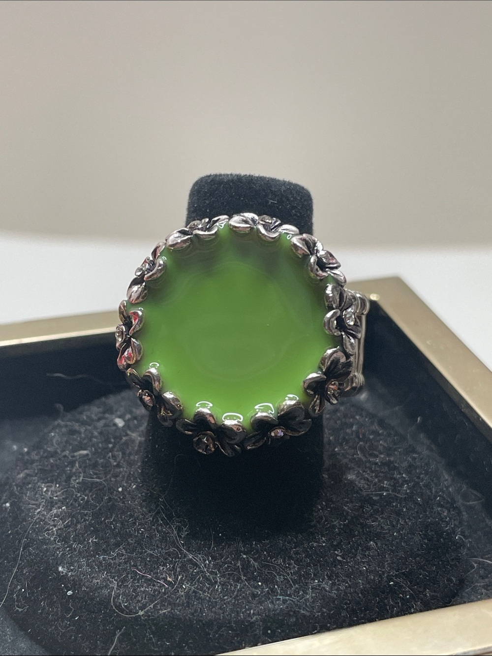paparazzi Lime Enamel Floral Silver-Trim Ring